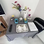 Chez Vincent, Double, Environ 10m2, Avec Accès Privé, Salle De Bain équipée, Très Bon Emplacement Dans Dieppe, Au Calme, Avec Parking Gratuit Et Clôturé, Terrasse Et Grand Jardin, Animaux Admis, Attention Pas De Cuisine