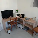Chez Vincent, Double Avec Salle De Bain, Wc Et Acces Prives, Tres Bon Emplacement Dans Dieppe, Au Calme, Avec Parking Gratuit Et Cloture, Terrasse Et Grand Jardin, Animaux Admis, Pas De Cuisine Micro Ondes Et Bouilloire Fournis *