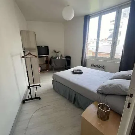 Vincent's Private Room: Charming Garden With Parking Dieppe