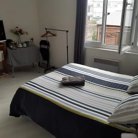 Chez Vincent, Double Avec Salle De Bain, Wc Et Acces Prives, Tres Bon Emplacement Dans Dieppe, Au Calme, Avec Parking Gratuit Et Cloture, Terrasse Et Grand Jardin, Animaux Admis, Pas De Cuisine Micro Ondes Et Bouilloire Fournis Kwatera prywatna Dieppe