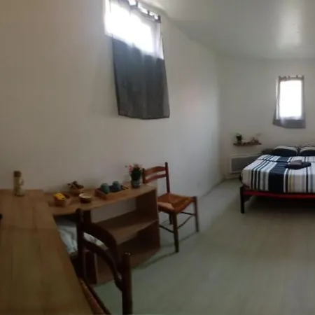 民宿 Chez Vincent, 2 Doubles, Avec 1 Salle De Bain Equipees, Avec Acces Prive, Tres Bon Emplacement Dans Dieppe, Au Calme, Avec Parking Gratuit Et Cloture, Terrasse Et Grand Jardin, Simple Et Convivial, Animaux Admis 迪耶普