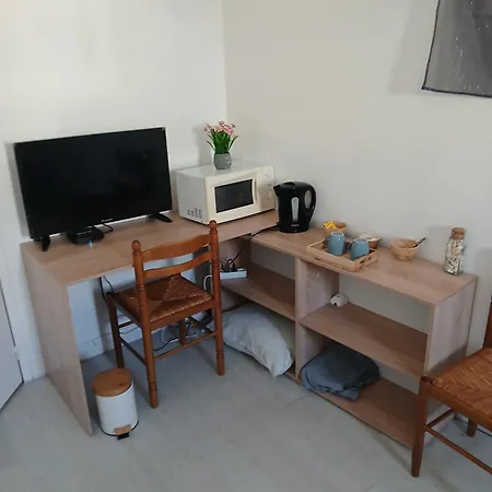 Chez Vincent, Double Avec Salle De Bain, Wc Et Acces Prives, Tres Bon Emplacement Dans Dieppe, Au Calme, Avec Parking Gratuit Et Cloture, Terrasse Et Grand Jardin, Animaux Admis, Pas De Cuisine Micro Ondes Et Bouilloire Fournis *