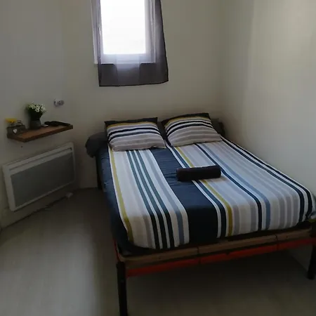 Chez Vincent, Double Avec Salle De Bain, Wc Et Acces Prives, Tres Bon Emplacement Dans Dieppe, Au Calme, Avec Parking Gratuit Et Cloture, Terrasse Et Grand Jardin, Animaux Admis, Pas De Cuisine Micro Ondes Et Bouilloire Fournis * Dieppe