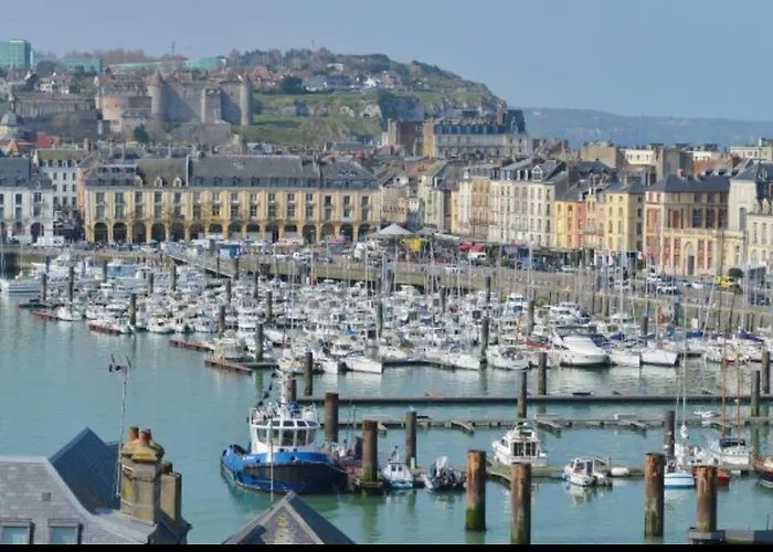 Chez Vincent, 2 Doubles, Avec 1 Salle De Bain Equipees, Avec Acces Prive, Tres Bon Emplacement Dans Dieppe, Au Calme, Avec Parking Gratuit Et Cloture, Terrasse Et Grand Jardin, Simple Et Convivial, Animaux Admis Δωμάτια σε οικογενειακή κατοικία